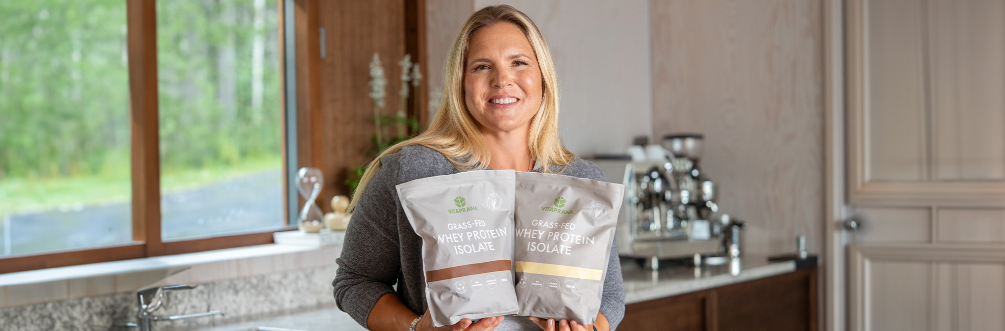 I balans med Anja Pärson - Liv i rörelse Anja Pärson som håller i vitaprana produkter